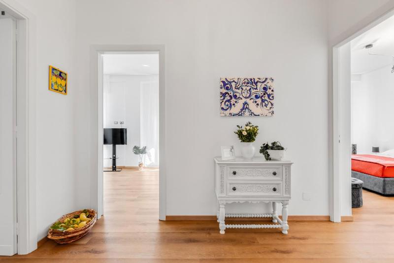 GuestHost - Residenza dei Poeti - Roomy and Modern Flat - image 11