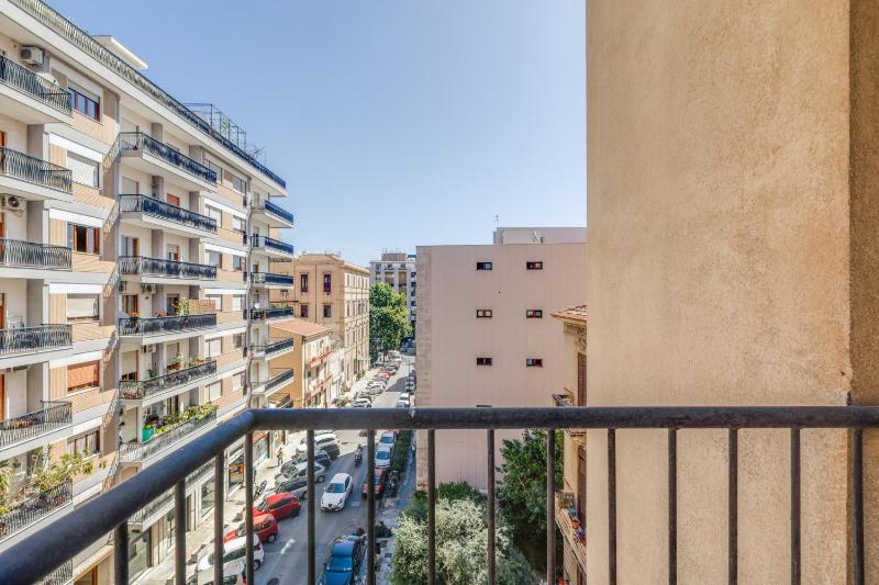 GuestHost - Residenza dei Poeti - Roomy and Modern Flat - image 7
