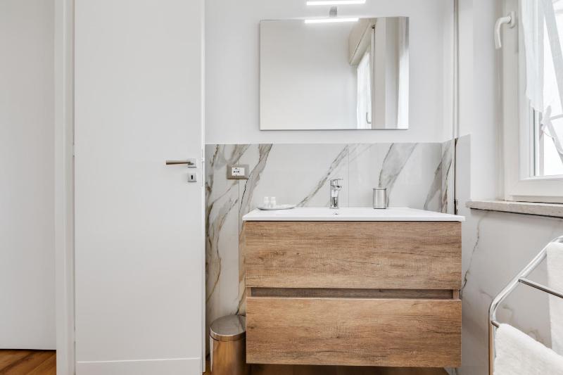 GuestHost - Residenza dei Poeti - Roomy and Modern Flat - image 20