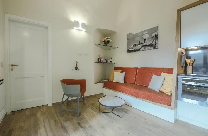 Apartments Florence - Dragomanni Apartment with Garden - image 6