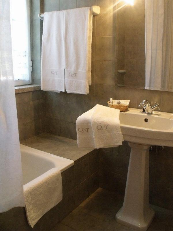 Double or Twin Room image 4