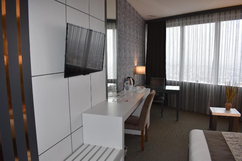 Double Room with Mountain View image 3