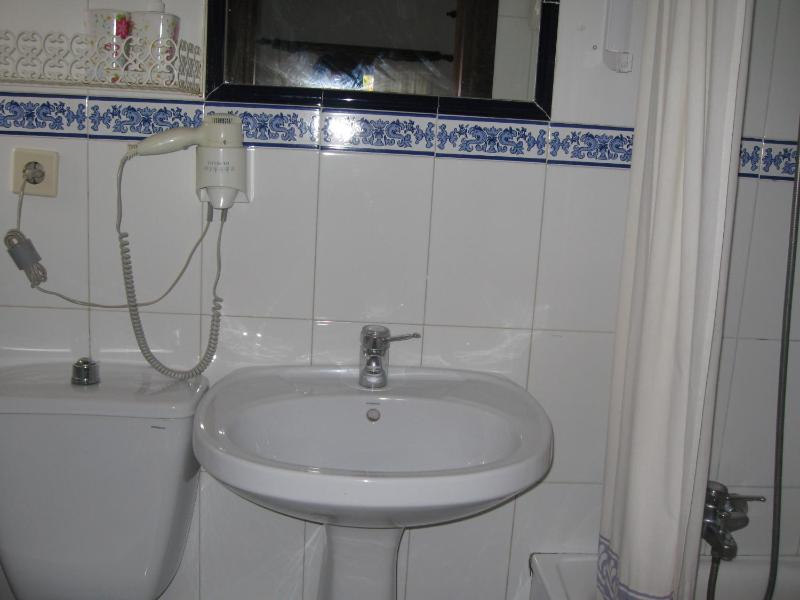 Single Room image 4