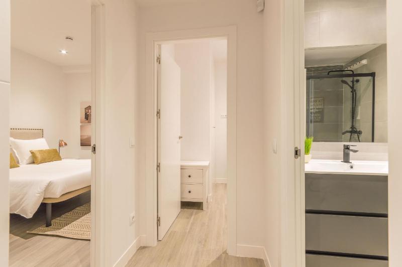 Two-Bedroom Apartment IV image 2