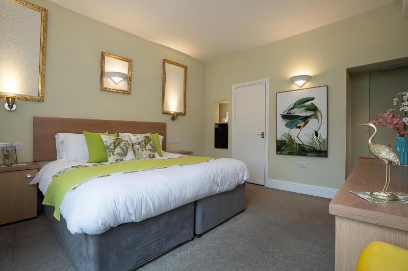 Superior Double or Twin Room with Terrace image 3