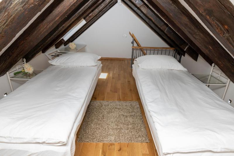 Deluxe Family Room image 2