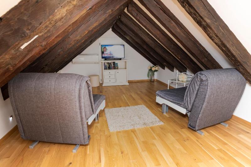 Deluxe Family Room image 3