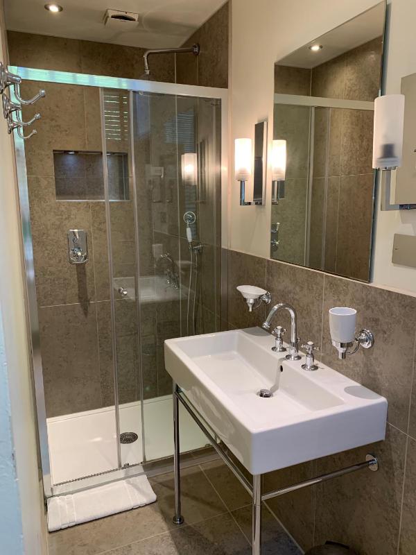 Deluxe Double Room image 4