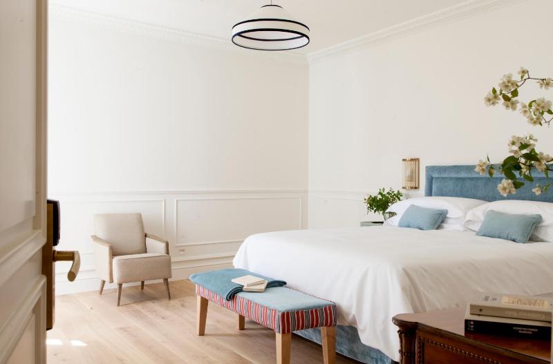 Double Room with Extra Bed image 4