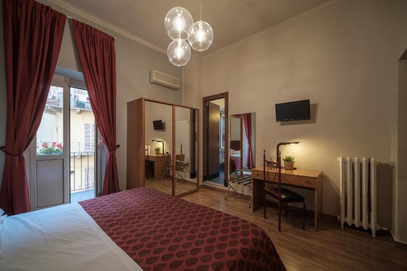 Standard Double Room image 3