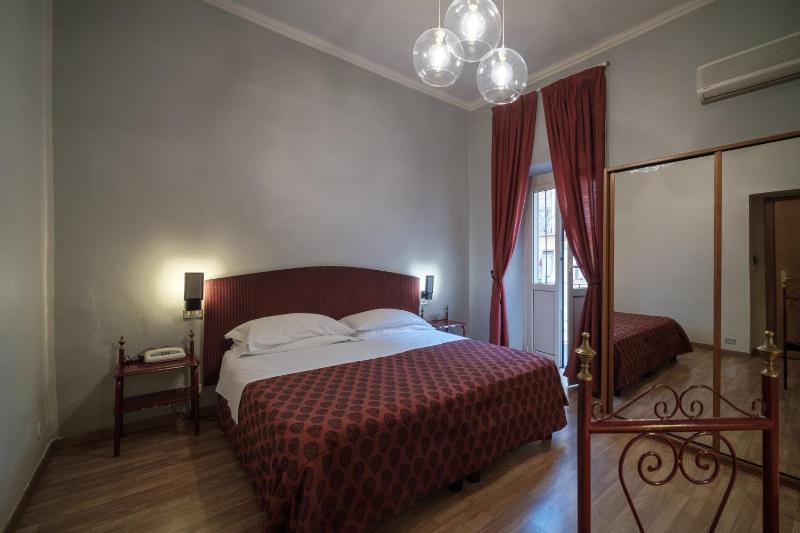 Standard Double Room image 4