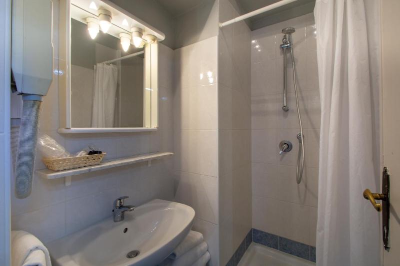 Economy Double Room image 2