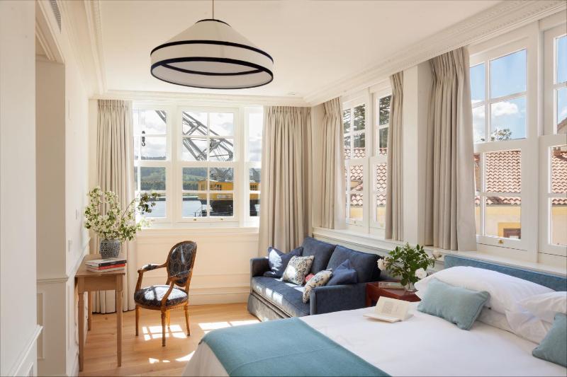 Deluxe Double Room with River View image 2