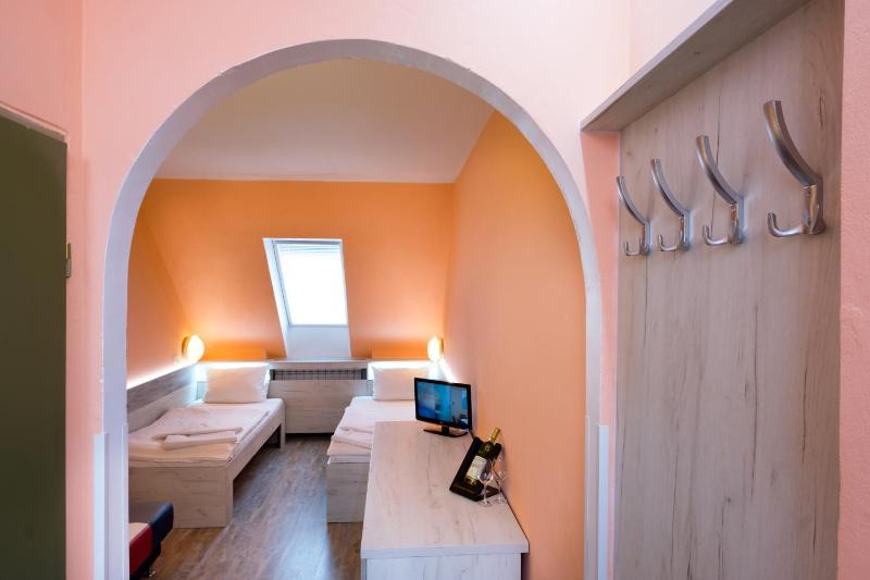 Double or Twin Room image 4