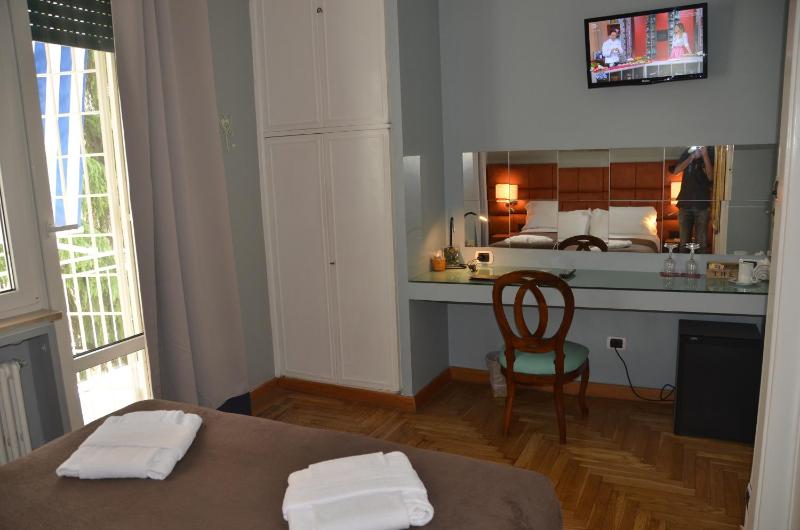 Double Room with Balcony image 1