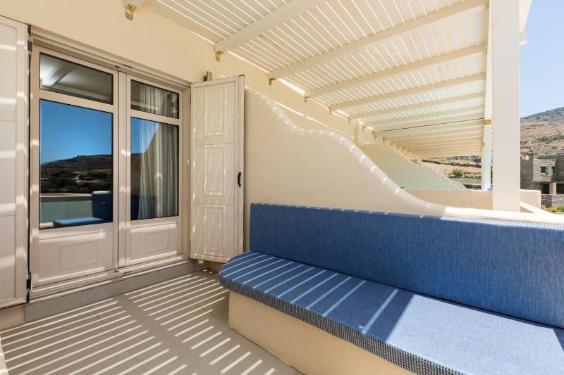 Superior Room with side sea view and mini plunge pool image 4
