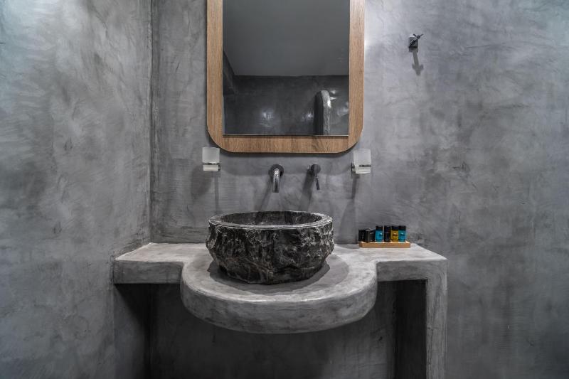 Elegant Suite with Hot Tub image 2