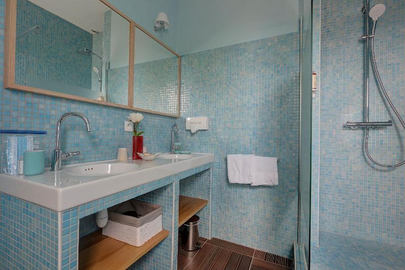 Double Suite with Garden View - Second Floor image 4