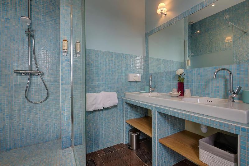 Double Suite with City View - Second Floor image 4