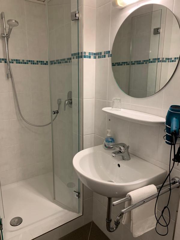 Single Room image 3