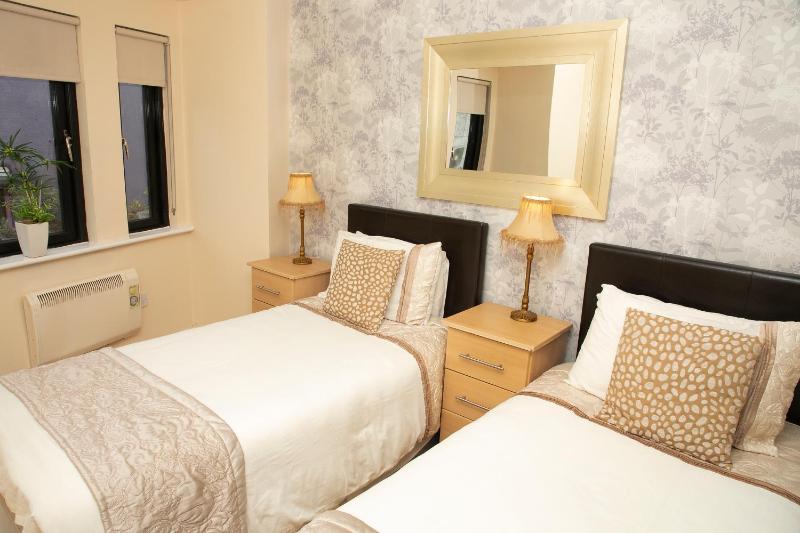 Twin Room image 2