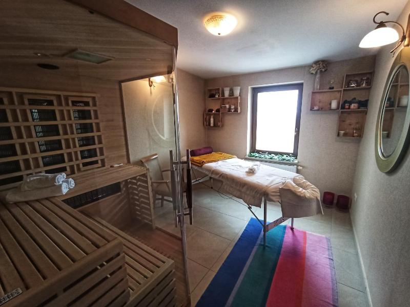 Large Twin Room image 1