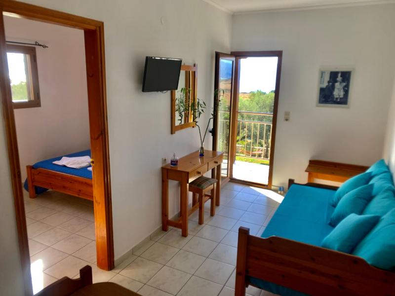 One-Bedroom Apartment with Sea View image 4