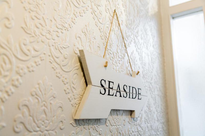 Kingsway Guesthouse - A selection of Single Double and Family Rooms in a Central Location - image 16