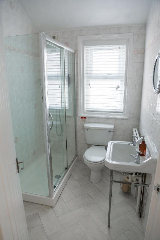 Single Room with Private External Bathroom image 4