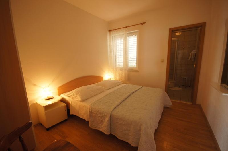 Apartment 75-6 - image 36