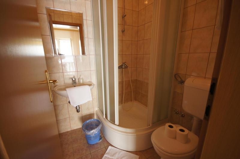 Apartment 75-6 - image 32