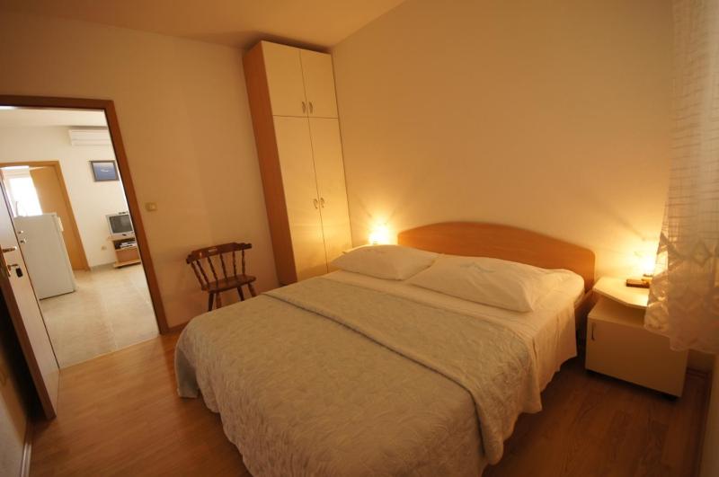 Apartment 75-6 - image 35