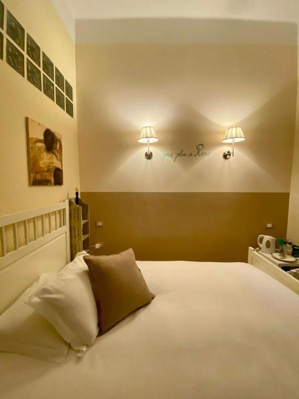 Basic Double Room image 4