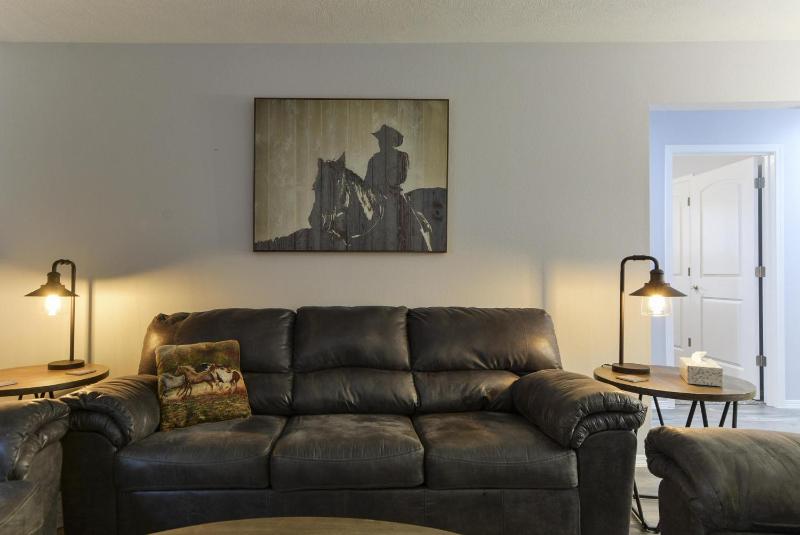 Six-Bedroom Apartment image 1