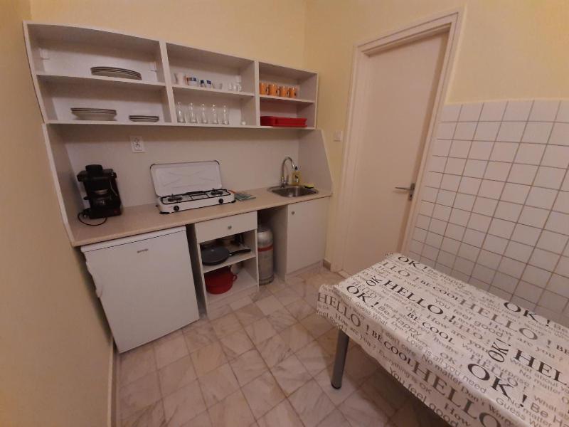 One-Bedroom Apartment image 2