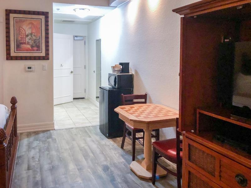 Queen Room - Disability Access image 2