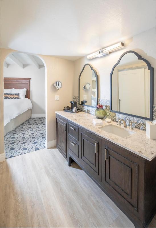 1 King Bed, Casita Junior Studio Suite with Scenic Views image 3