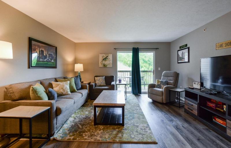 Three-Bedroom Condo image 2