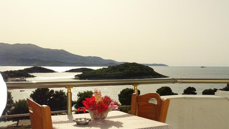 Deluxe Double Room with Balcony and Sea View image 2