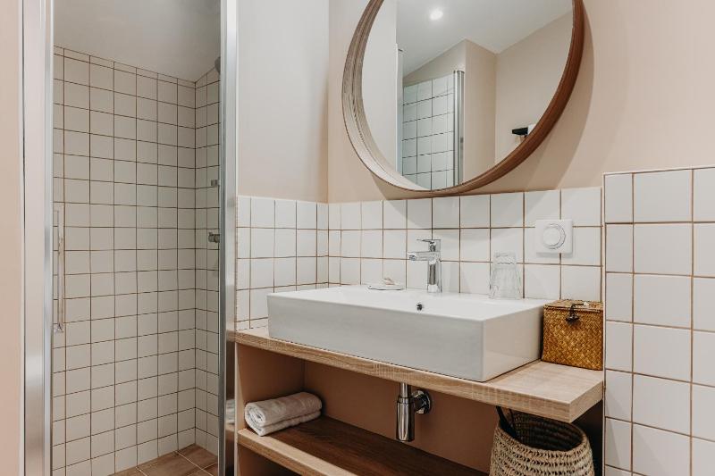 Standard Double Room image 4