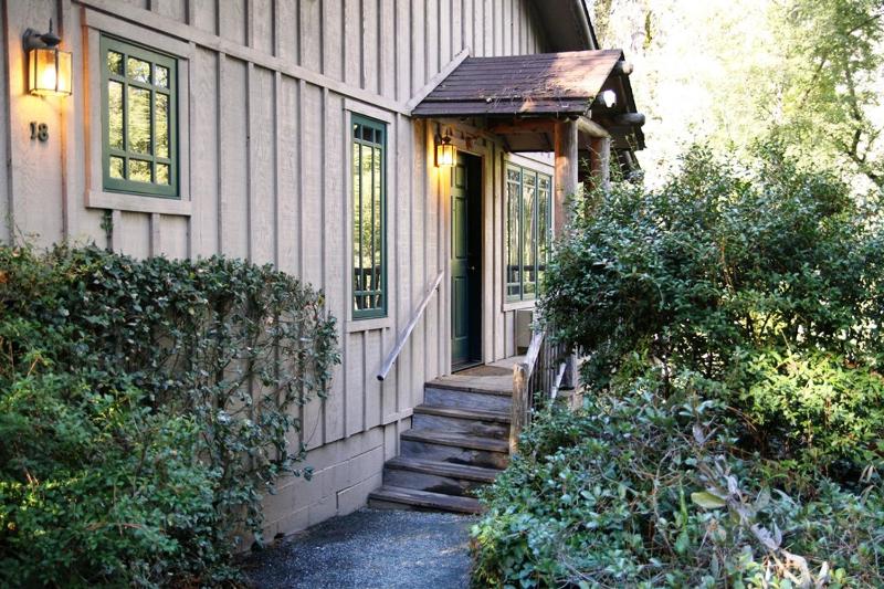 Cabin with King Bed and River View image 2