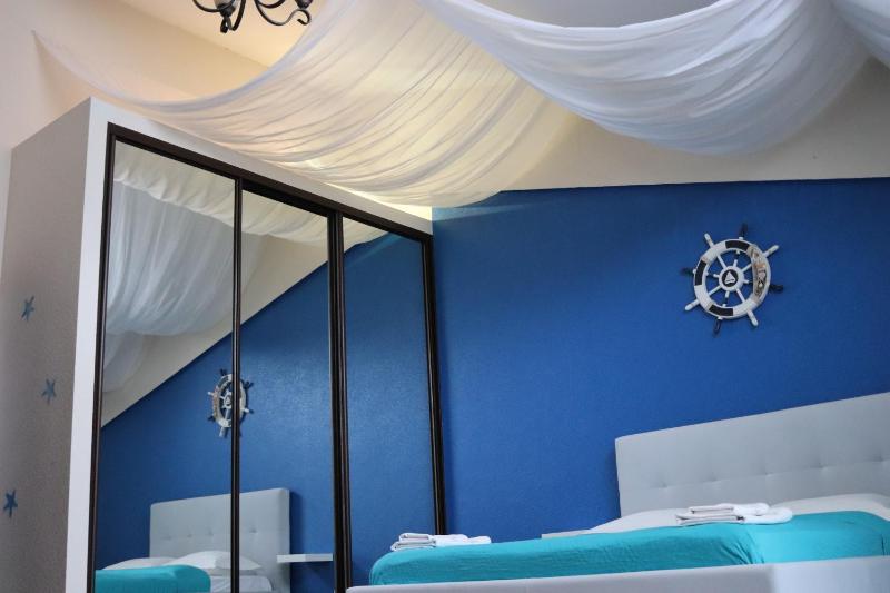 Junior Suite with City View image 3