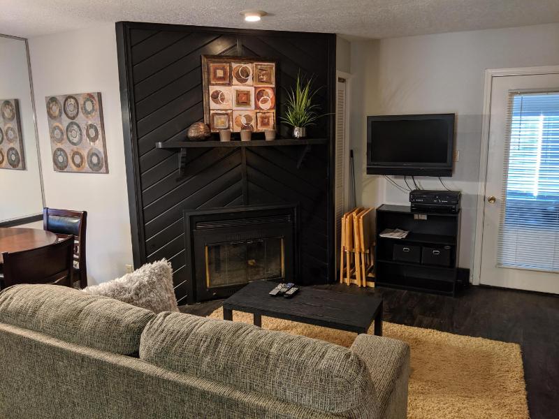 Three-Bedroom Condo image 2