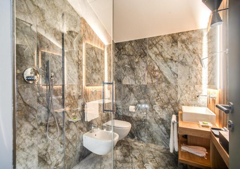 DBH - Boutique Hotel Lake Como - image 10