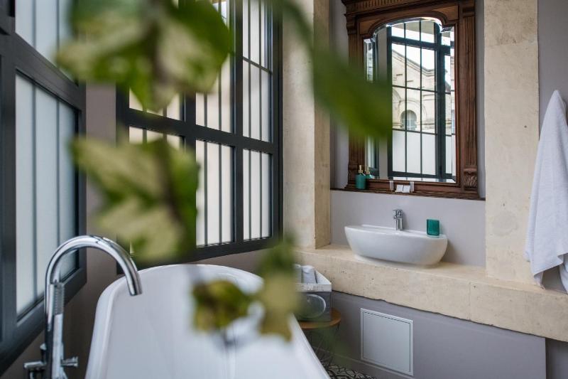 Superior Double Room with Bathtub image 1