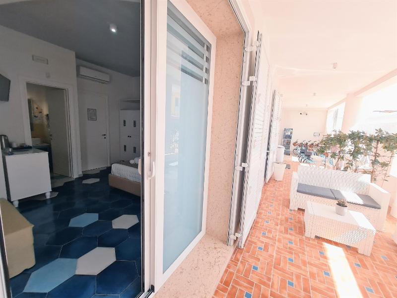 Triple Room with Private Bathroom image 3