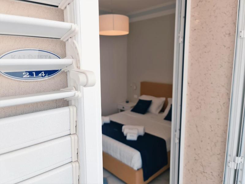 Double Room with Private Bathroom image 1