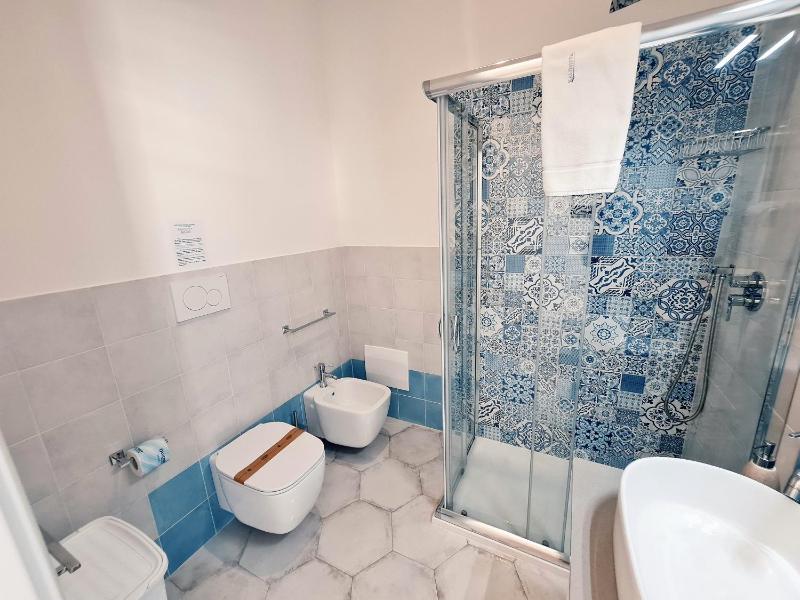 Double Room with Private Bathroom image 4
