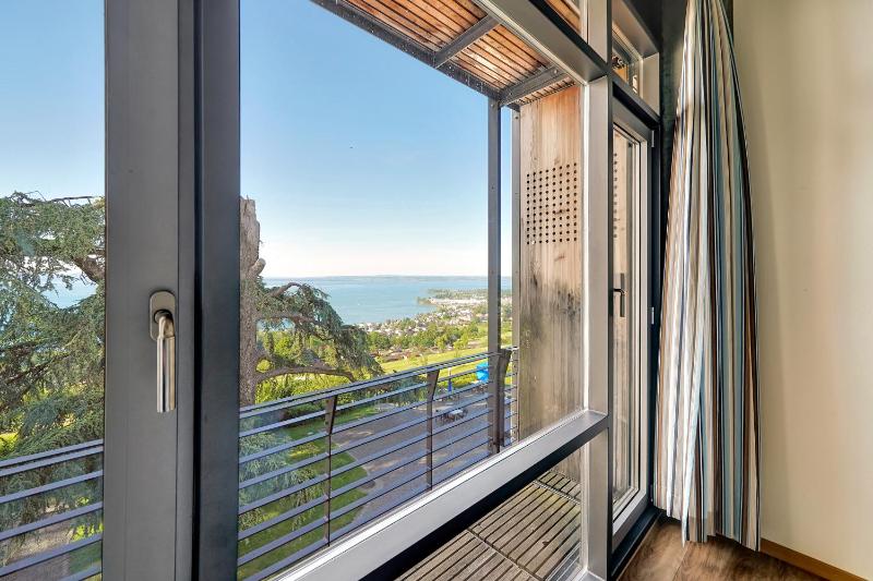 Double or Twin Room with Lake View image 4