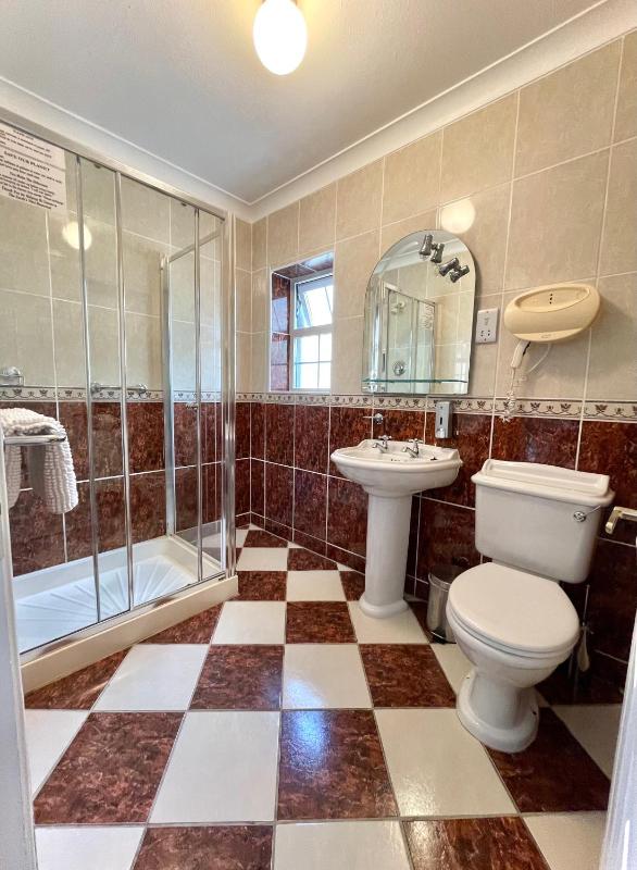 Deluxe Double or Twin Room image 2